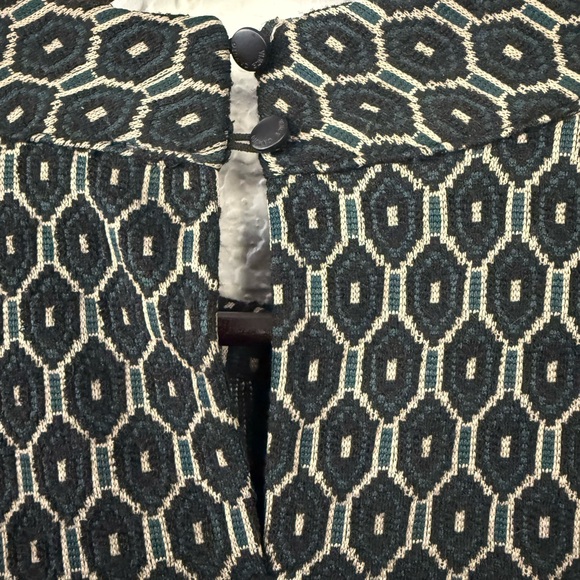 Vince Camuto Patterned Sleeveless mock necked shell - Picture 5 of 5